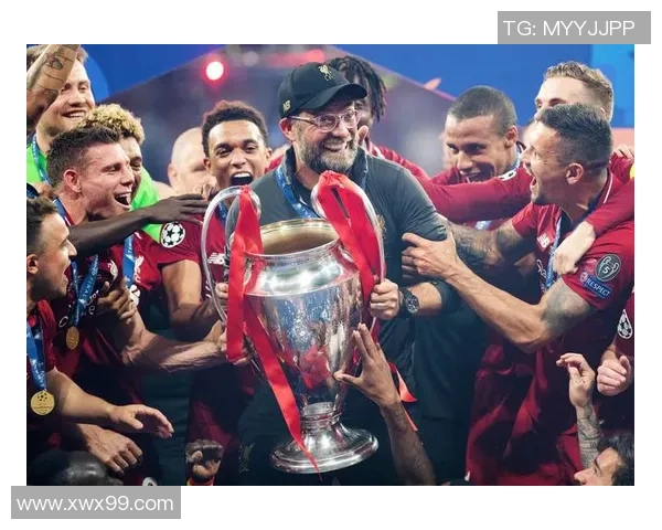 球星用球顶足球技惊四座展现绝佳控球技巧引发热议 球星用球顶足球技惊四座展现绝佳控球技巧引发热议